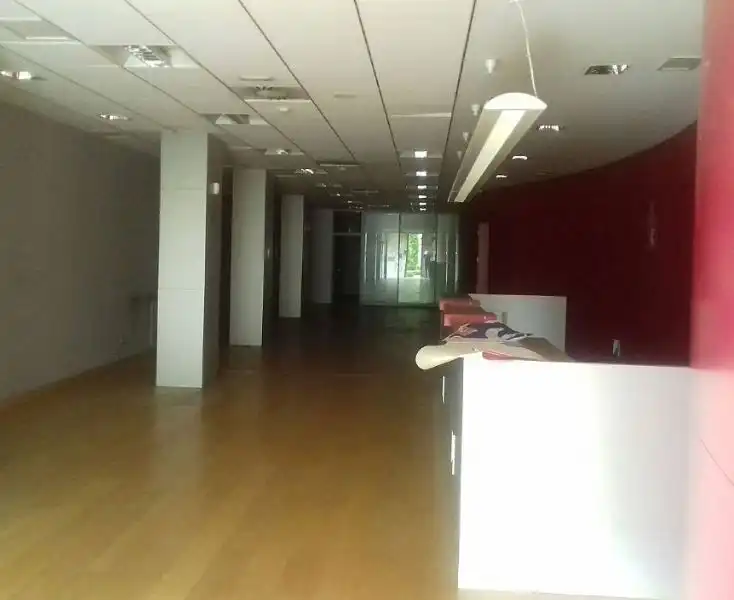 Gewerbefläche zum Verkauf in Avenida Gasteiz 60