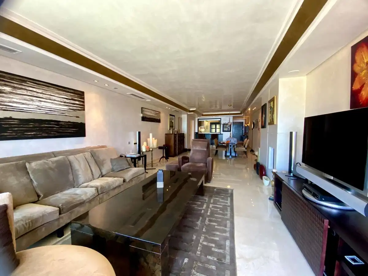 Sala de estar de Ático en venta en Marbella con Aire acondicionado, Terraza y Sauna