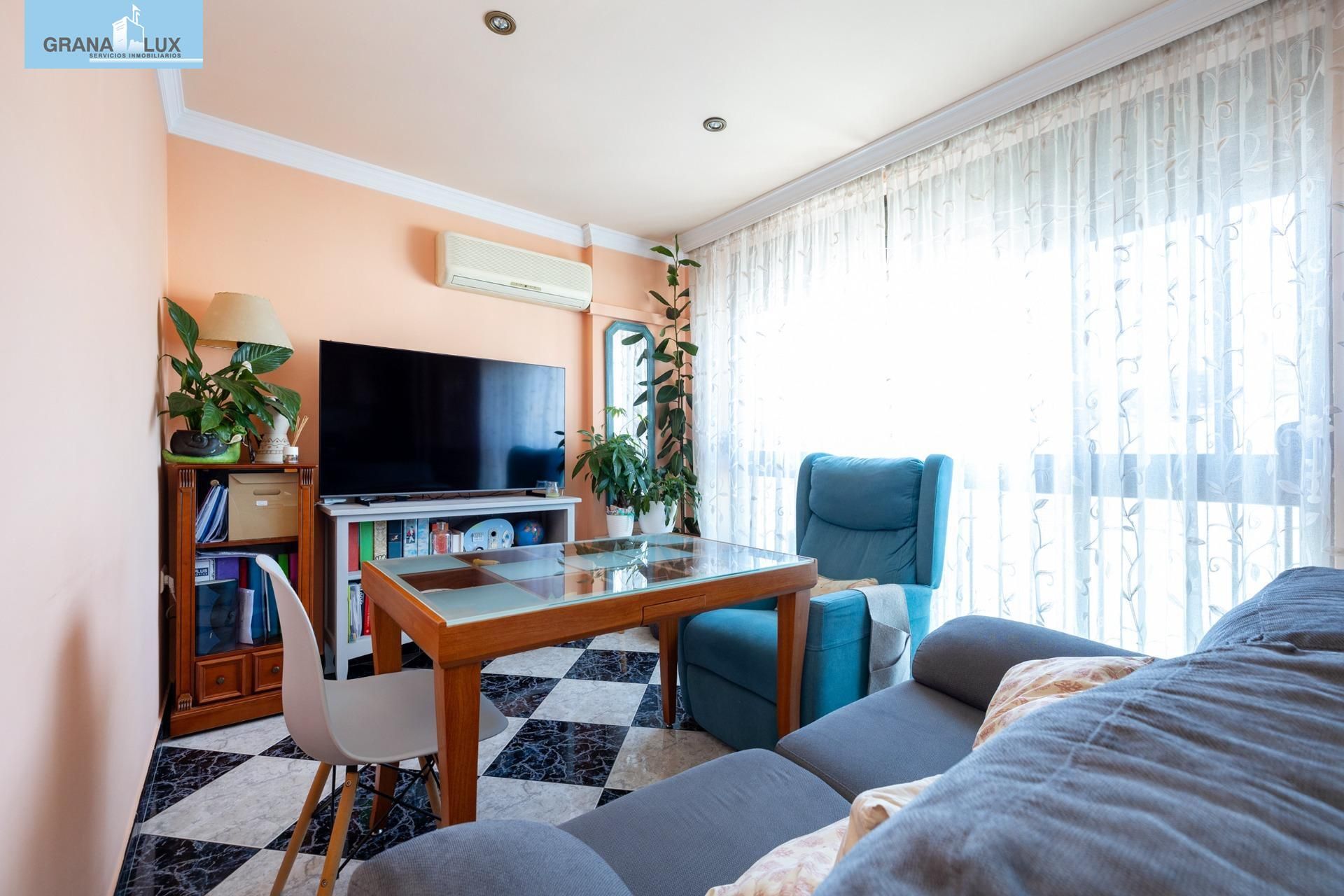 Sala de estar de Piso en venta en  Granada Capital