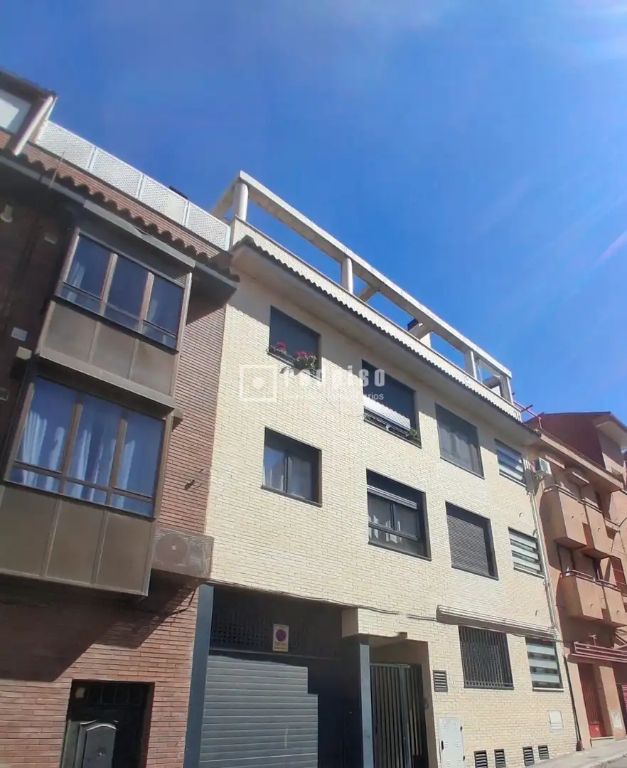 Außenansicht von Wohnung zum Verkauf in Madrid mit Klimaanlage, Heizung und Terrasse
