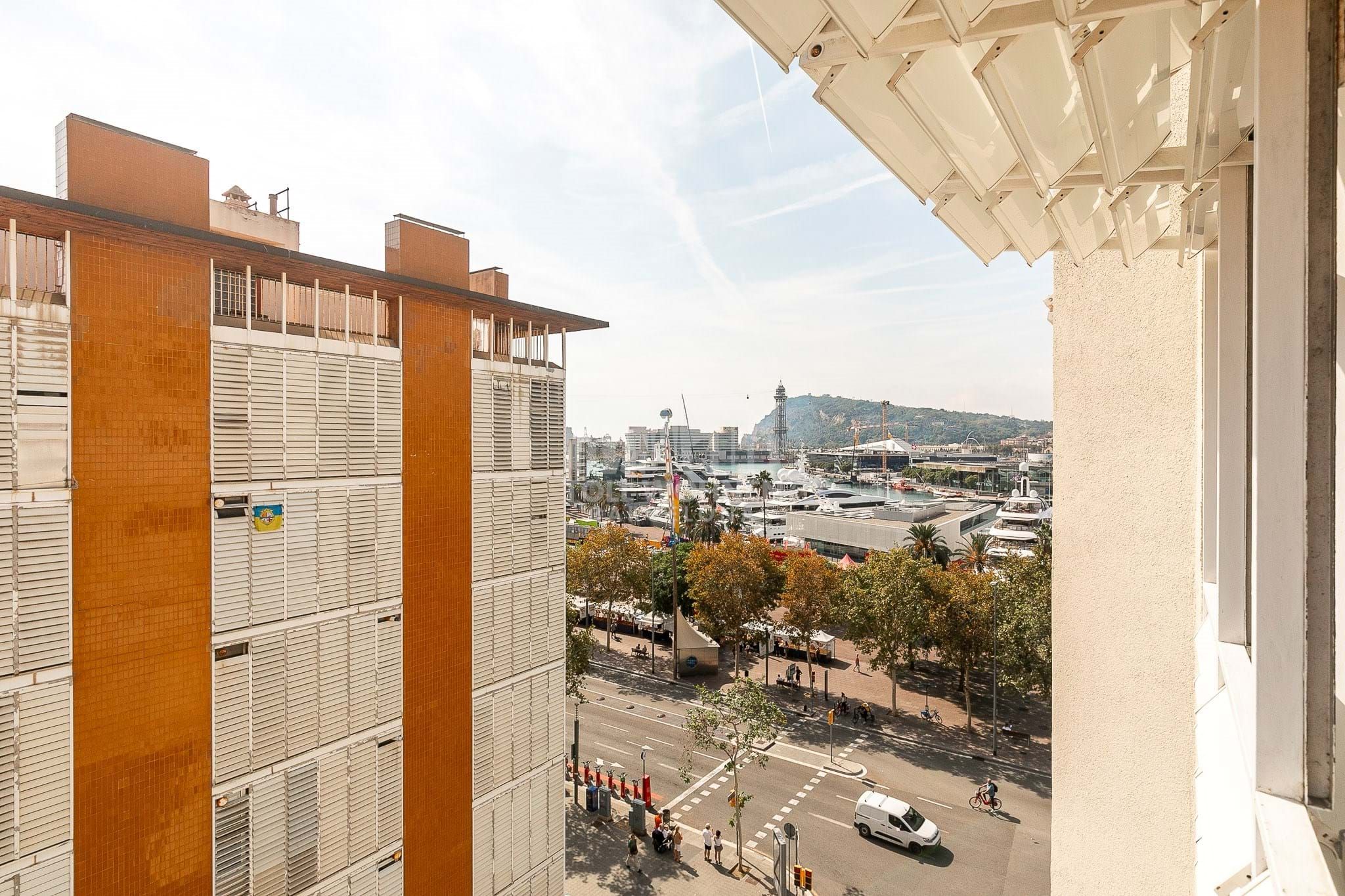 Vista exterior de Àtic en venda en  Barcelona Capital amb Balcó