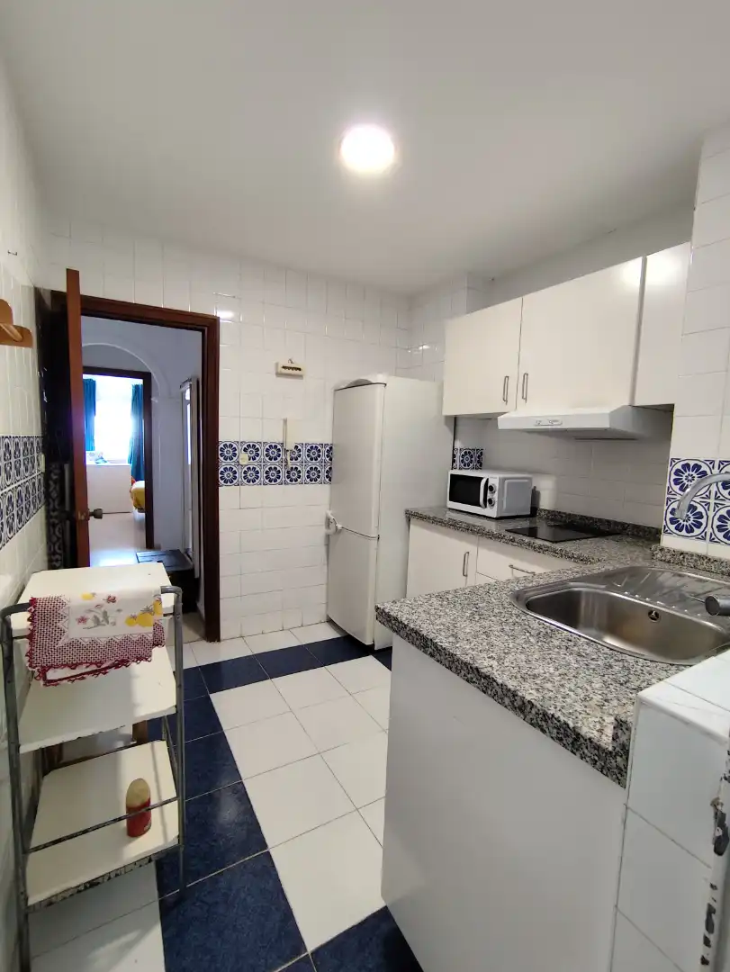 Cocina de Apartamento de alquiler en Sanlúcar de Barrameda con Amueblado, Lavadora y Microondas