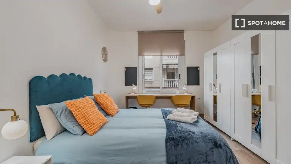 Bedroom of Flat for rent in L'Hospitalet de Llobregat  with Air Conditioner, Heating and Furnished