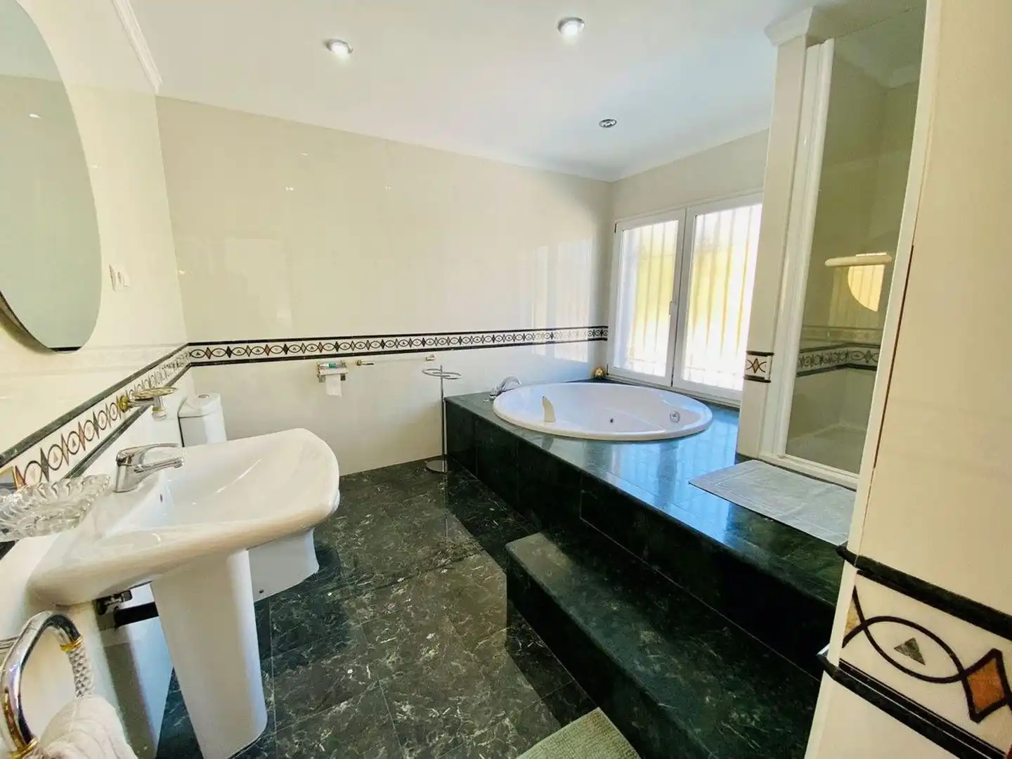 Chalet con piscina en venta en Avenida del Pacífico, imagen 11