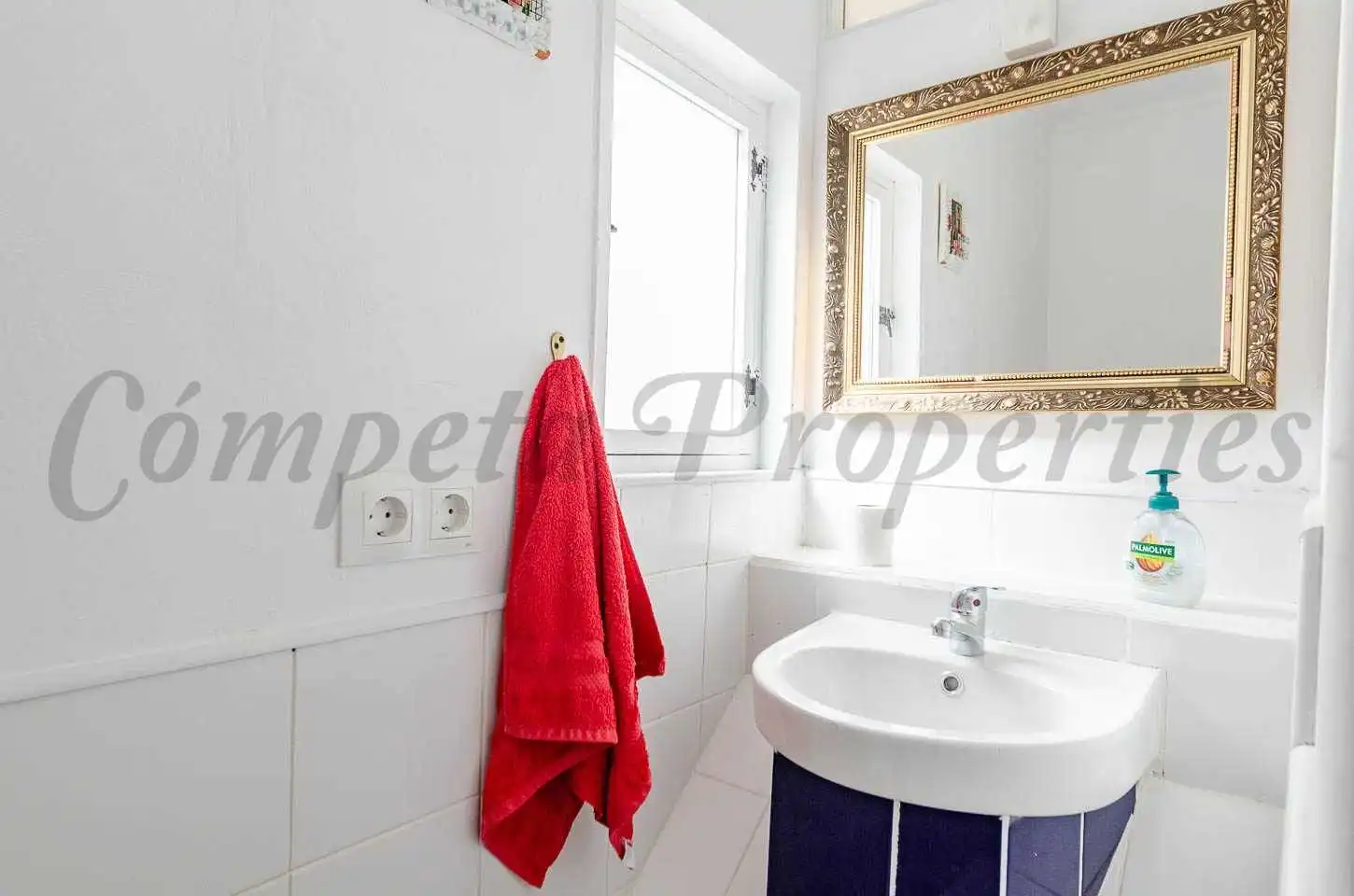 Bany de Casa o xalet en venda en Salares amb Terrassa i Balcó