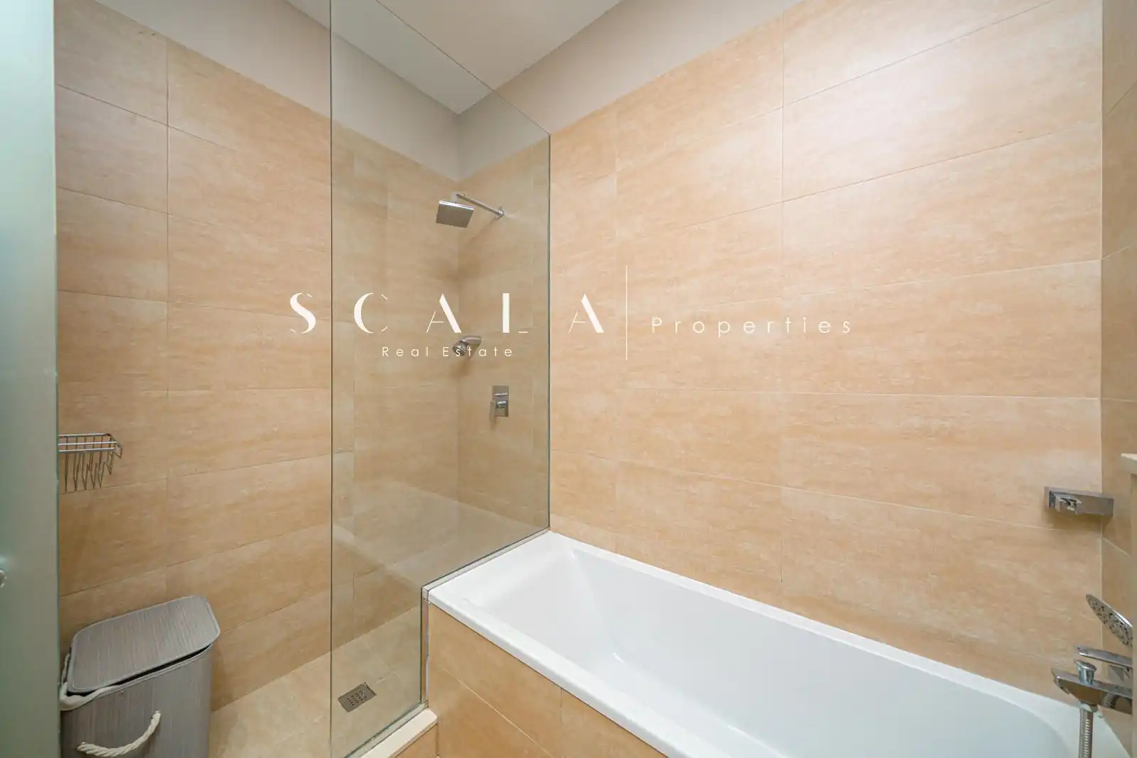 Bathroom of Duplexes for rent in Madrid  with Air Conditioner, Heating and Terrace