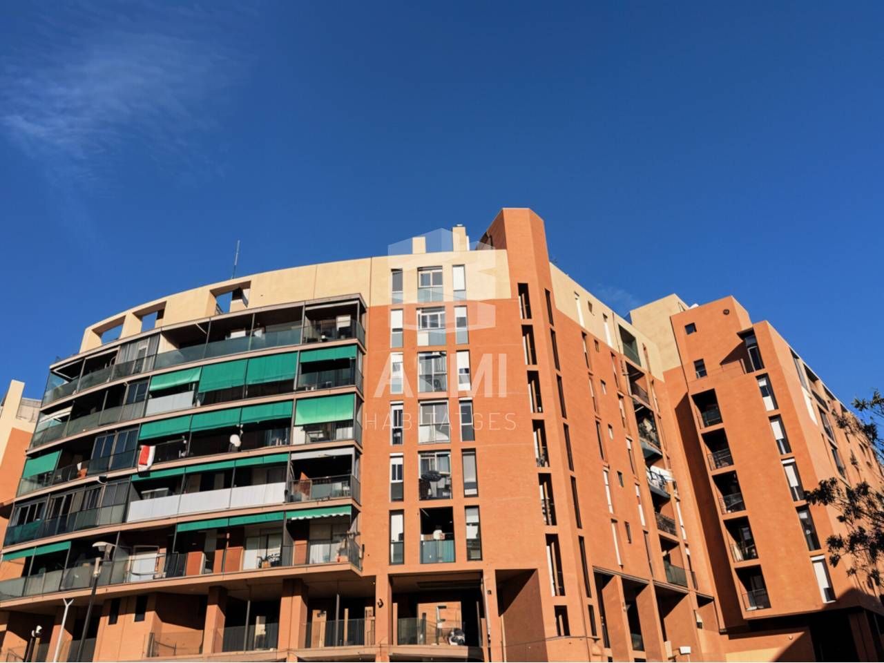 Vista exterior de Pis en venda en  Barcelona Capital amb Calefacció i Balcó