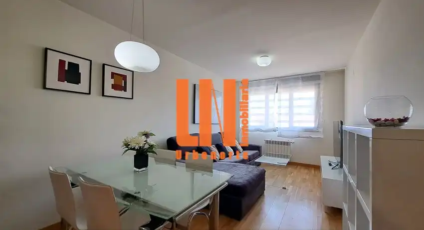 Sala de estar de Piso en venta en Villanueva de la Cañada con Aire acondicionado, Calefacción y Amueblado