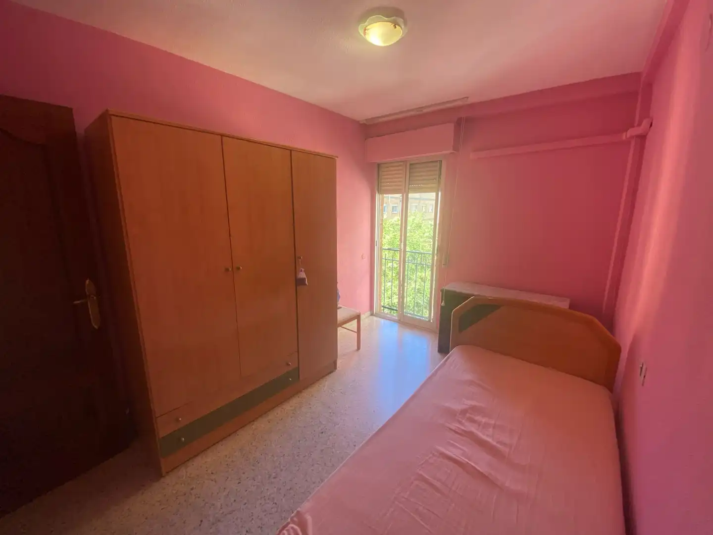 Habitación de Piso en venta en Granada con Amueblado