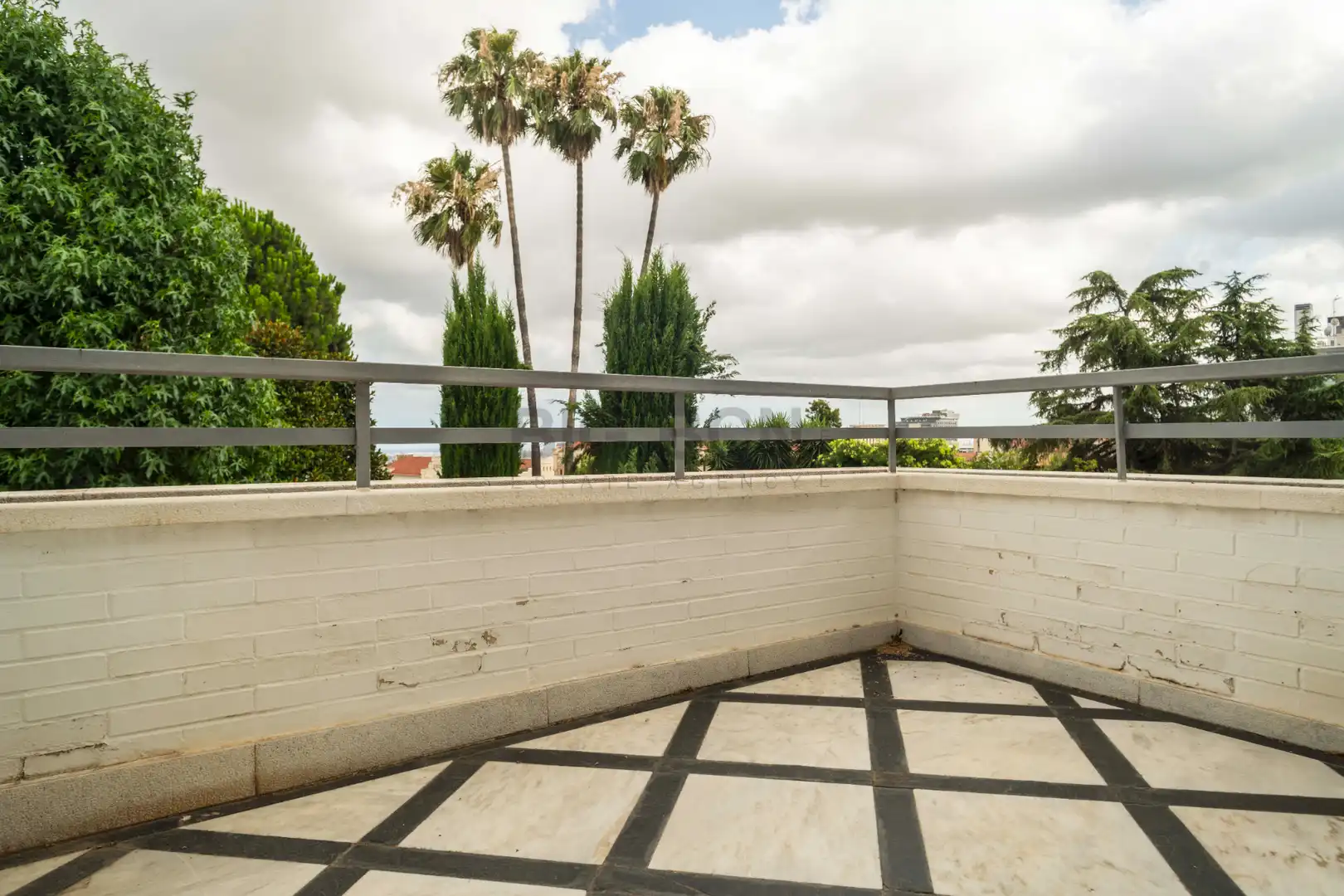 Terrassa de Casa o xalet en venda en Barcelona amb Aire condicionat, Calefacció i Jardí privat
