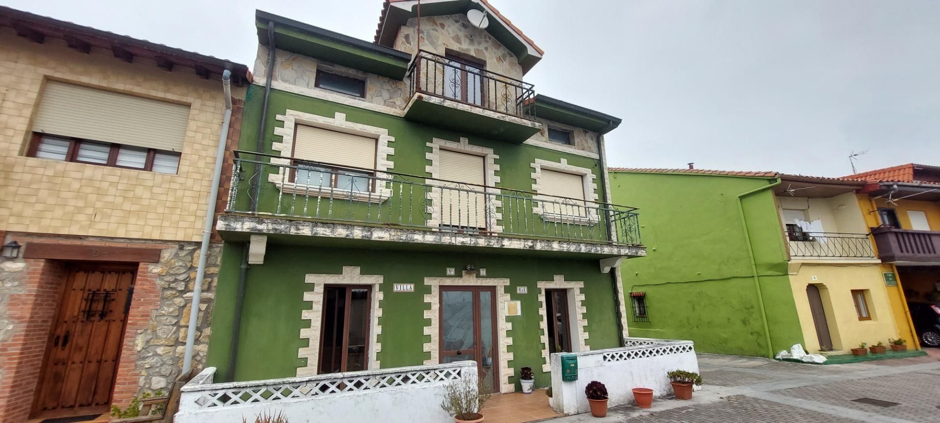 Exterior view of House or chalet for sale in Santa Cruz de Bezana  with Private garden
