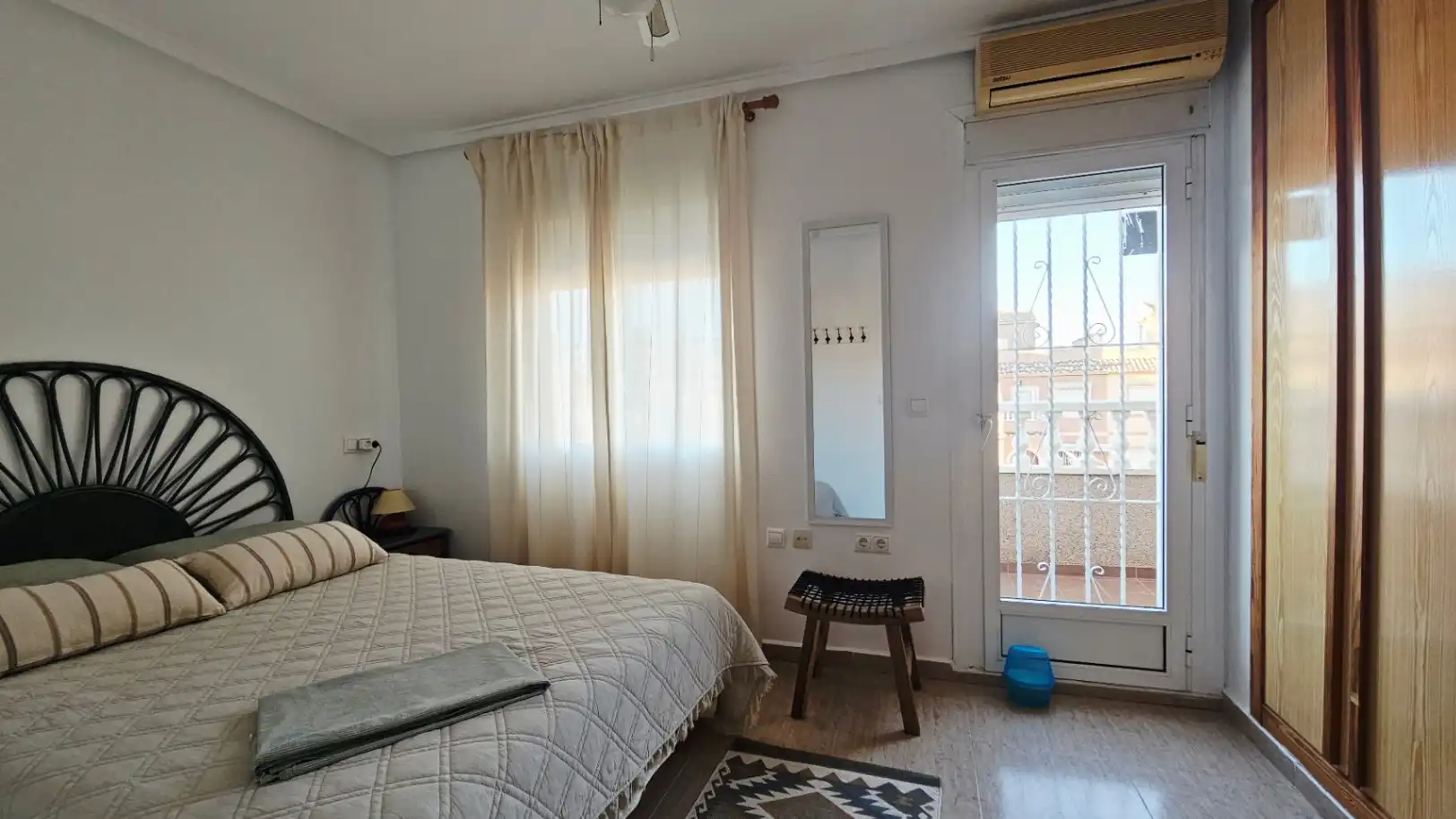 Habitación de Dúplex de alquiler en Santa Pola con Aire acondicionado, Calefacción y Terraza