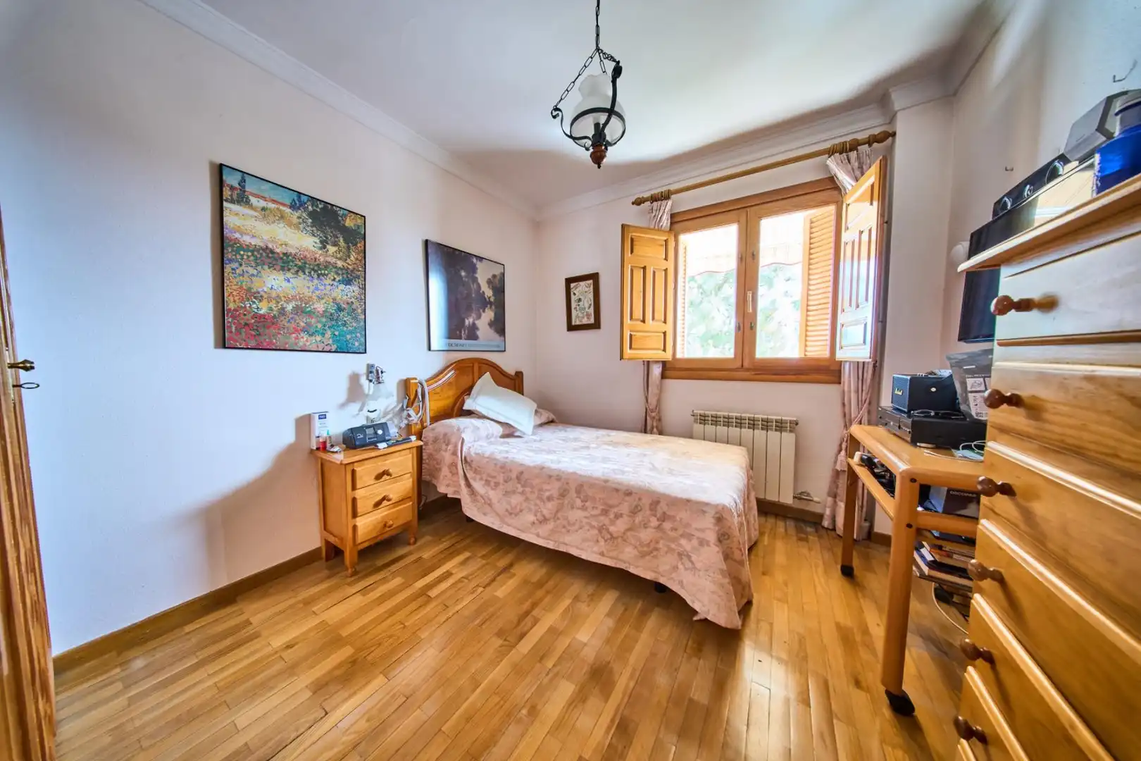 Habitación de Casa o chalet en venta en Granada con Aire acondicionado, Calefacción y Jardín privado