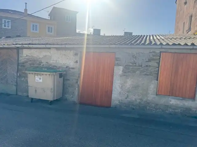 Parkplatz von Fabrikhallen zum Verkauf in Vegadeo