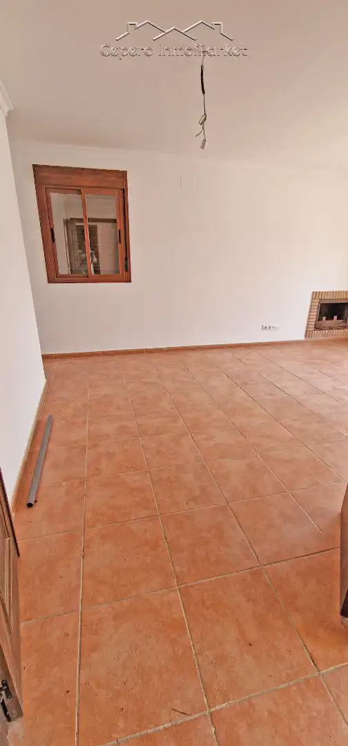 Außenansicht von Einfamilien-Reihenhaus zum Verkauf in El Puerto de Santa María mit Privatgarten und Balkon