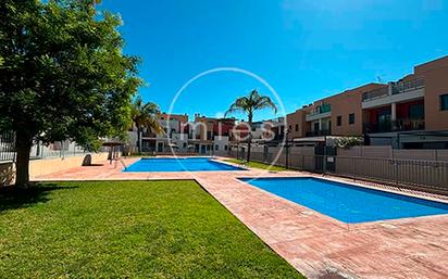 Vista exterior de Casa o xalet en venda en San Antonio de Benagéber amb Aire condicionat, Calefacció i Jardí privat