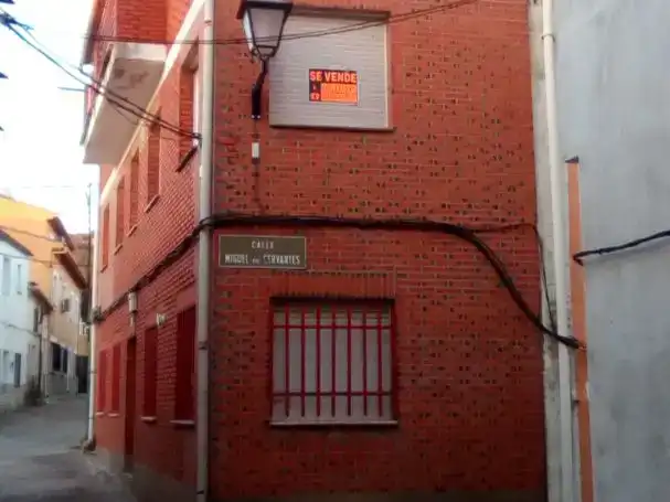 Vista exterior de Pis en venda en Deleitosa amb Moblat i Balcó