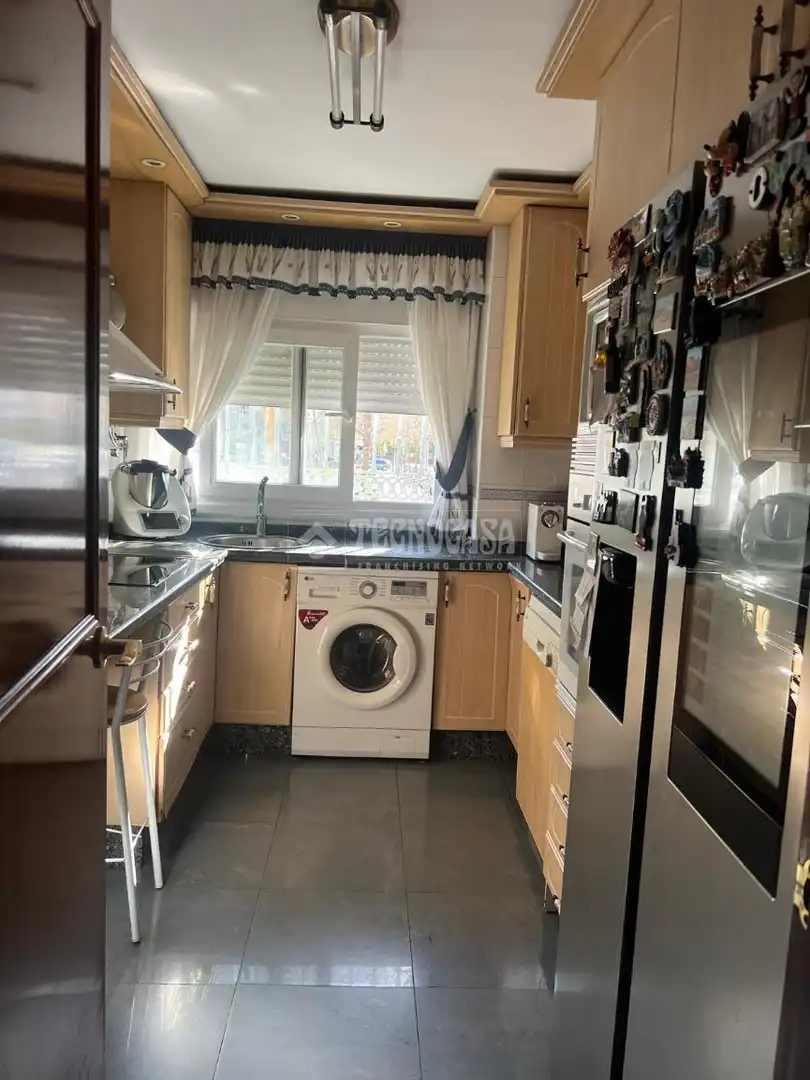 Kitchen of Flat for sale in Sevilla  with Air Conditioner, Heating and Storage room