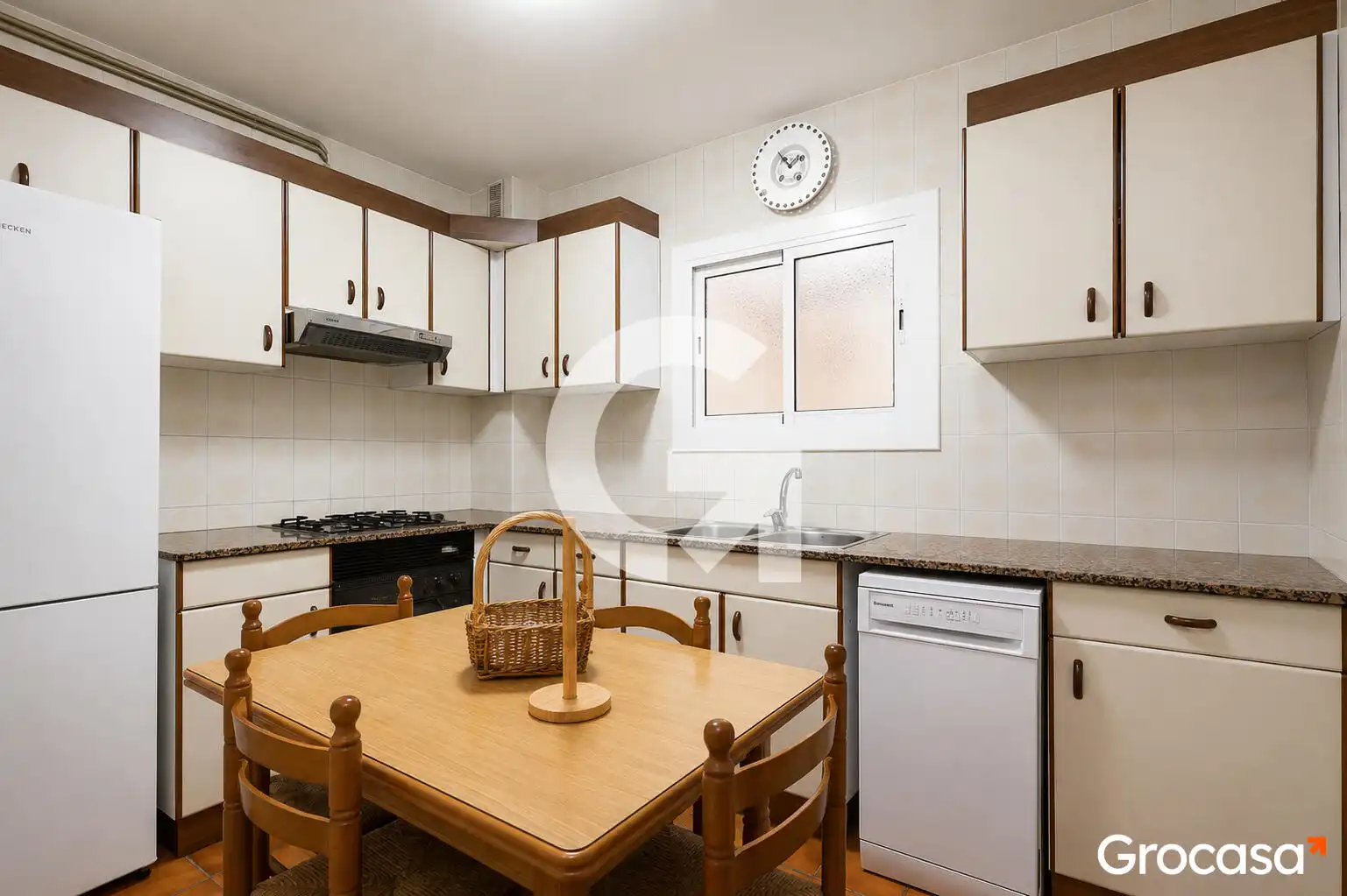 Kitchen of Flat for sale in El Prat de Llobregat  with Air Conditioner, Heating and Oven