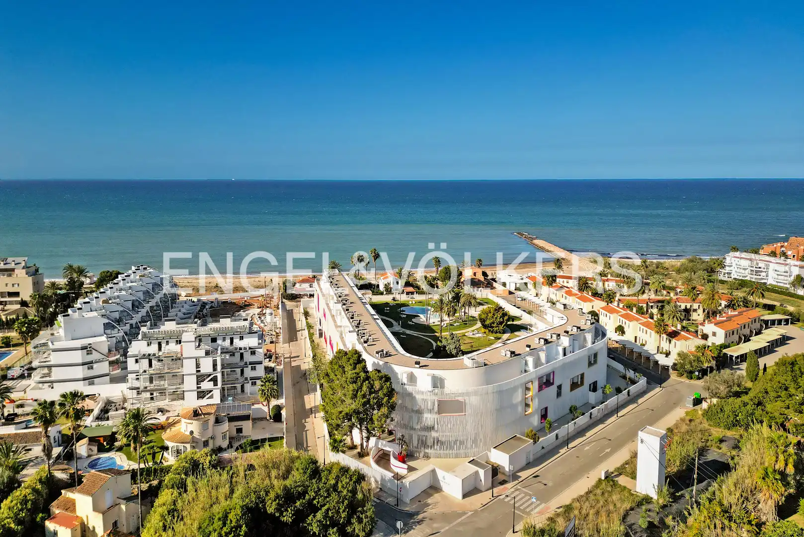 Vista exterior de Ático en venta en Dénia con Calefacción, Terraza y Piscina