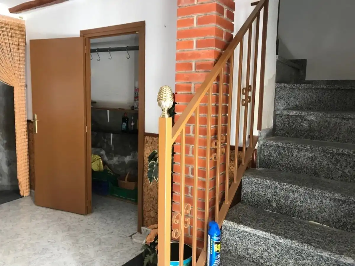 Casa adosada en venta en Valdeltormo con Trastero, Amueblado y Horno