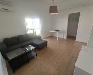 Sala d'estar de Pis de lloguer en  Sevilla Capital amb Aire condicionat, Parquet i Terrassa