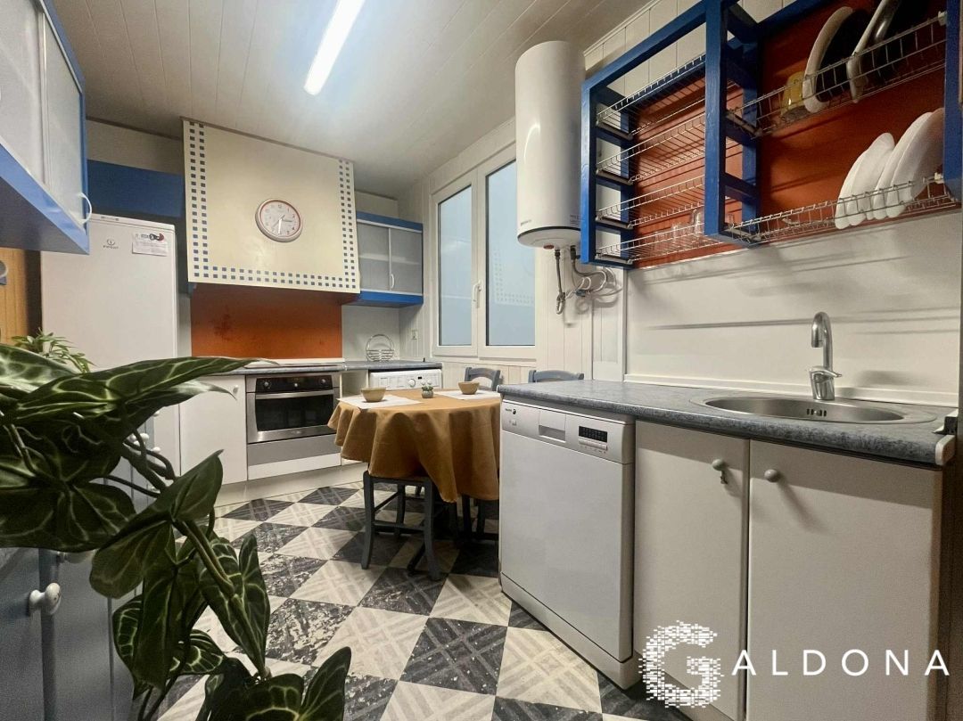 Cuina de Pis en venda en Donostia - San Sebastián  amb Terrassa