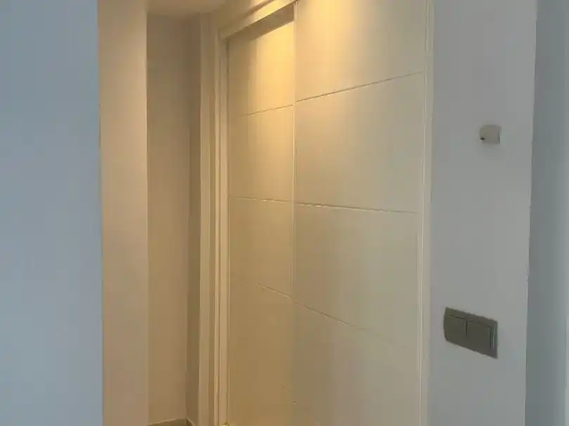 Einfamilien-Reihenhaus zur Miete in Marbella mit Klimaanlage, Schwimmbad und Balkon
