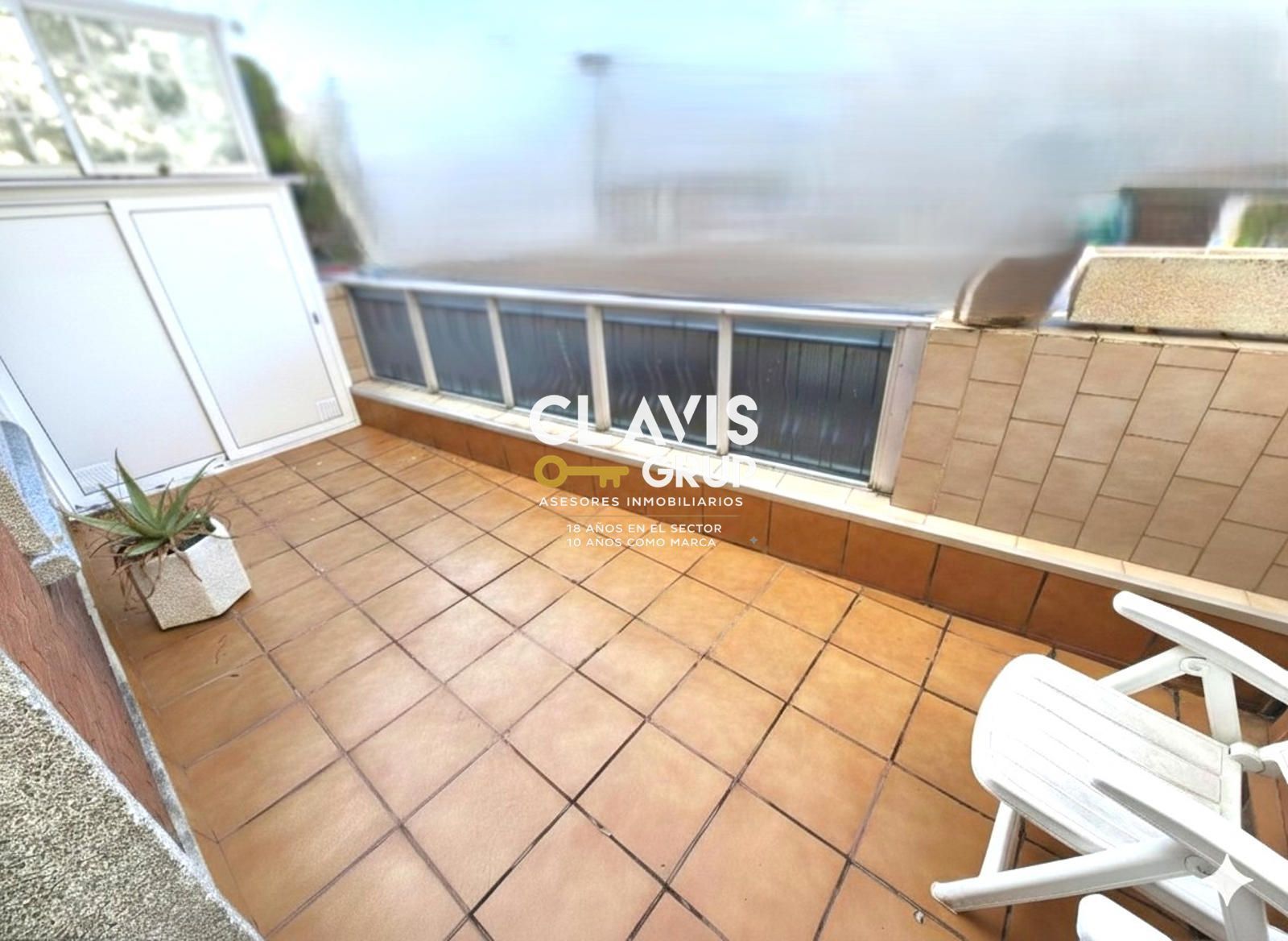 Exterior view of Attic for sale in  Barcelona Capital  with Air Conditioner, Heating and Parquet flooring