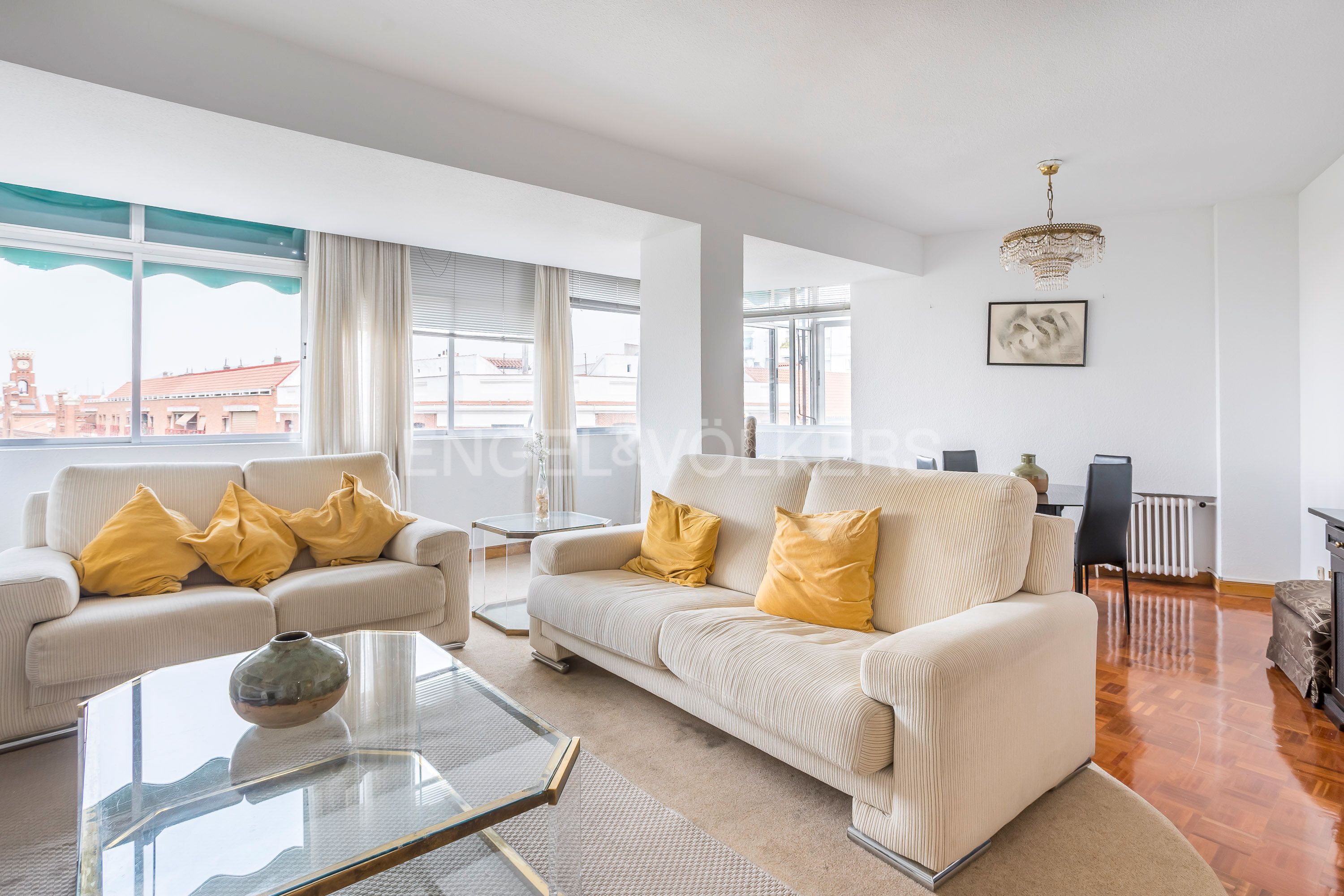 Sala d'estar de Pis en venda en  Madrid Capital amb Aire condicionat, Calefacció i Parquet