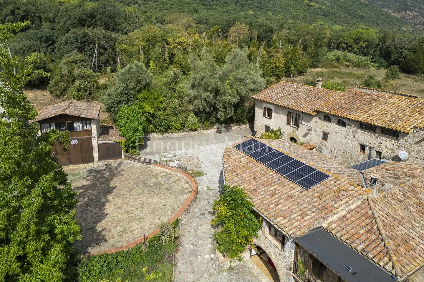 Vista exterior de Finca rústica en venda en La Cellera de Ter amb Calefacció, Jardí privat i Terrassa