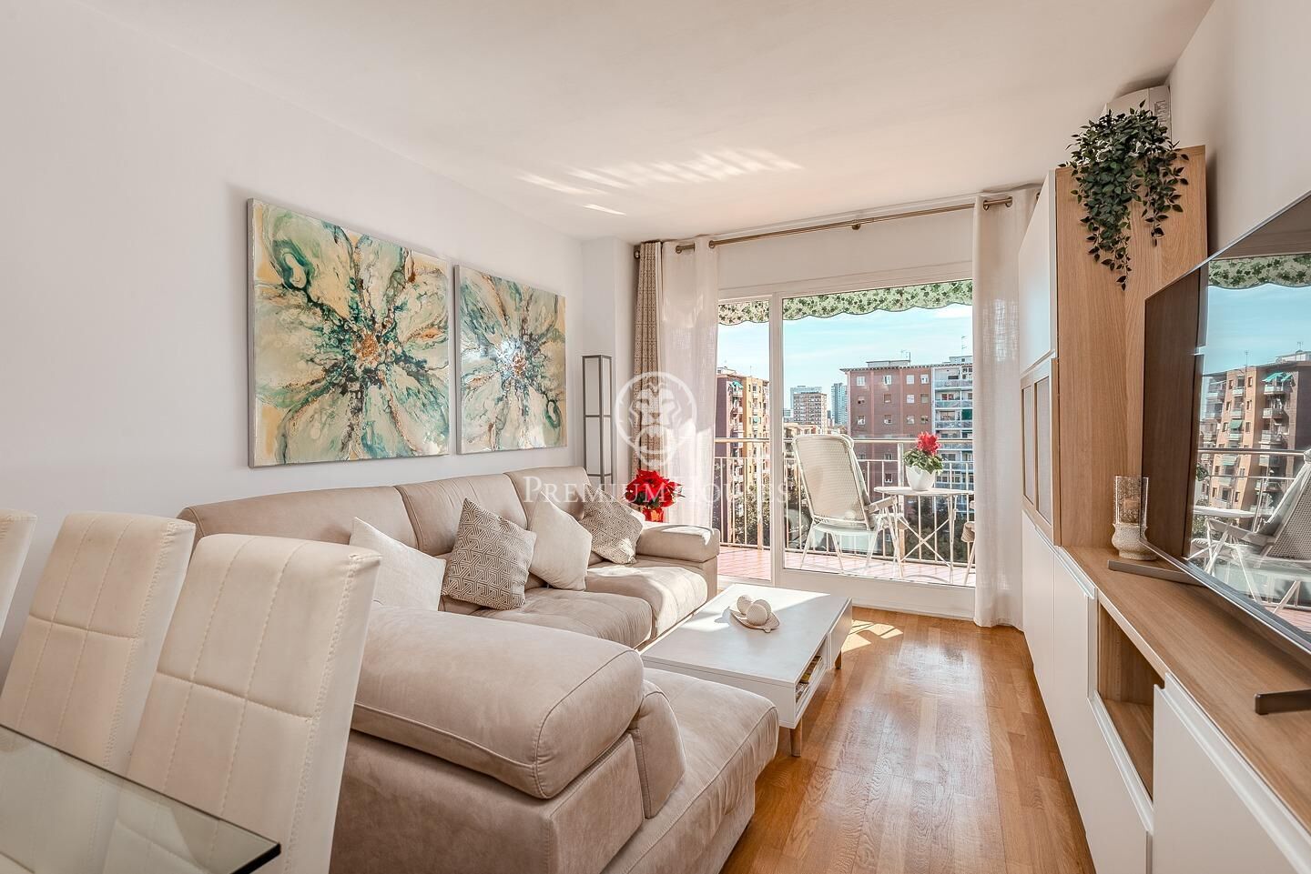 Living room of Flat for sale in  Barcelona Capital  with Air Conditioner, Heating and Parquet flooring