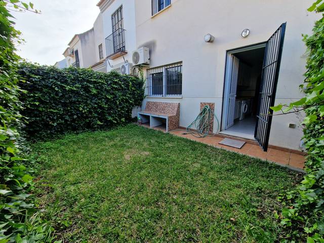 Casa adosada en Venta en Umbrete