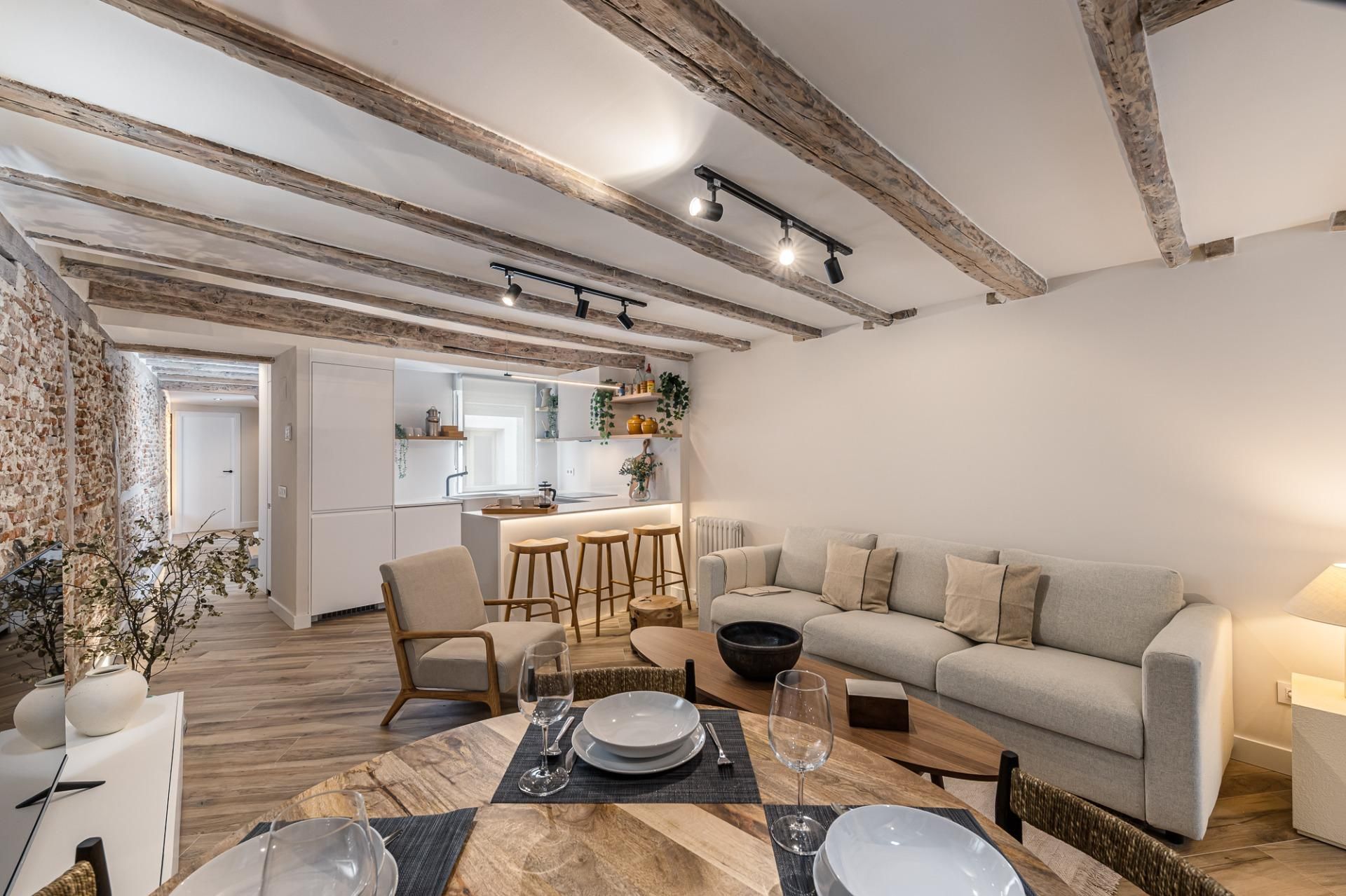 Living room of Duplex to rent in  Madrid Capital  with Air Conditioner, Heating and Balcony