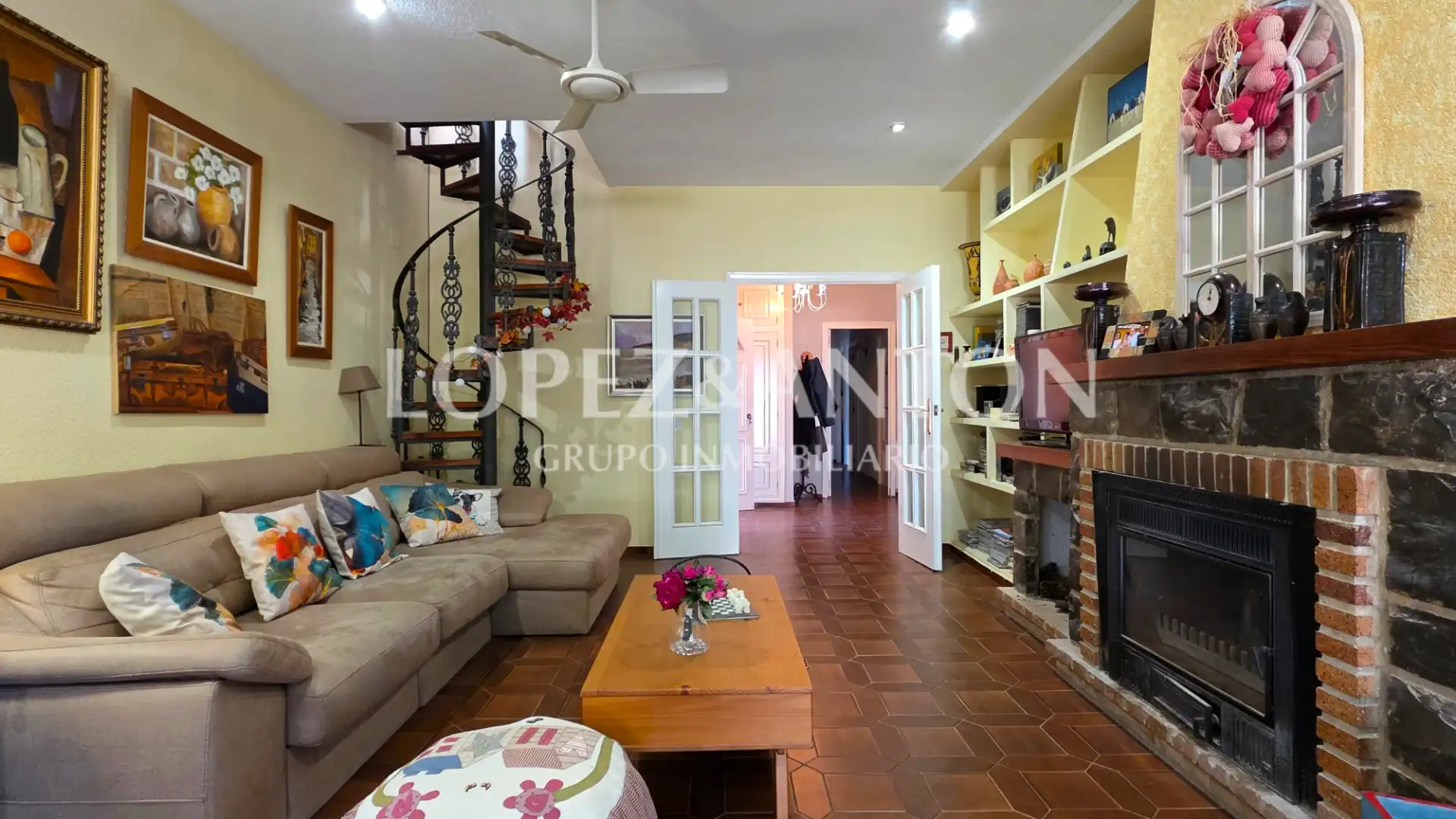 Sala d'estar de Casa o xalet en venda en La Pobla de Vallbona amb Aire condicionat, Calefacció i Jardí privat