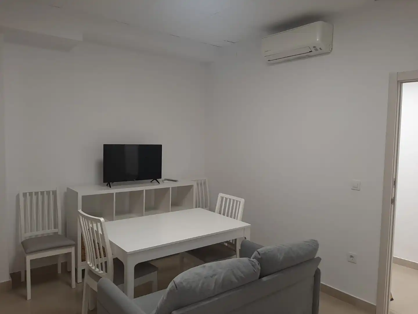 Sala de estar de Apartamento de alquiler en Villaverde del Río con Aire acondicionado y Amueblado