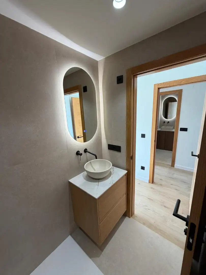 Badezimmer von Wohnung zum Verkauf in A Illa de Arousa  mit Heizung, Parkett und Ofen