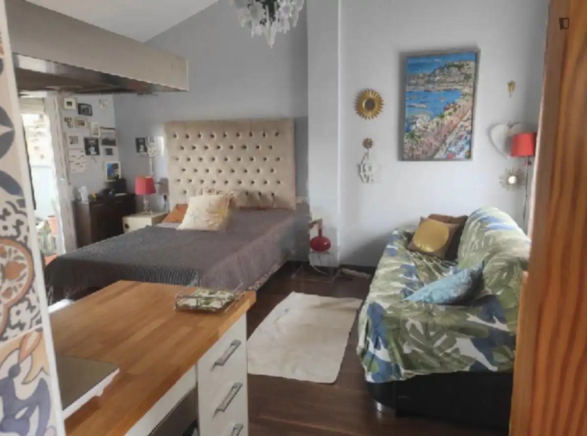 Habitación de Apartamento para compartir en Churriana de la Vega con Aire acondicionado, Calefacción y Amueblado