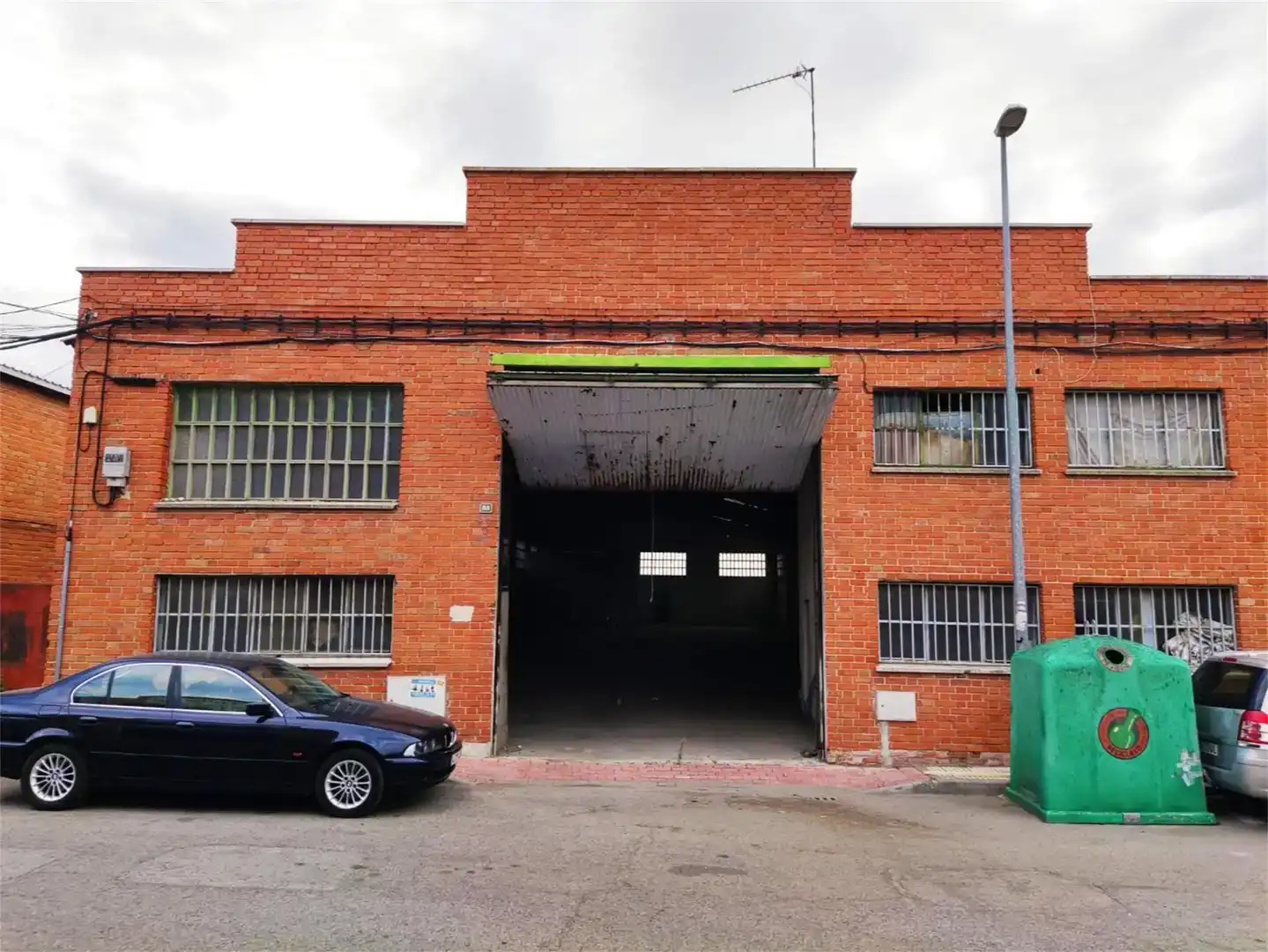 Außenansicht von Fabrikhallen zur Miete in Humanes de Madrid, Madrid