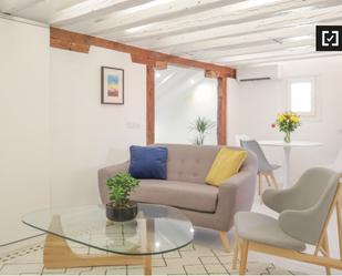 Living room of Flat to rent in  Madrid Capital  with Air Conditioner, Heating and Furnished