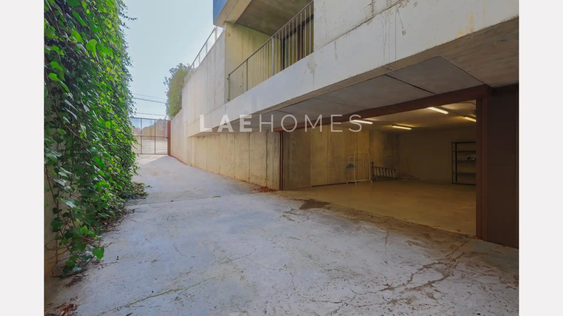 Vista exterior de Casa o chalet en venta en Sant Cugat del Vallès con Aire acondicionado, Calefacción y Jardín privado