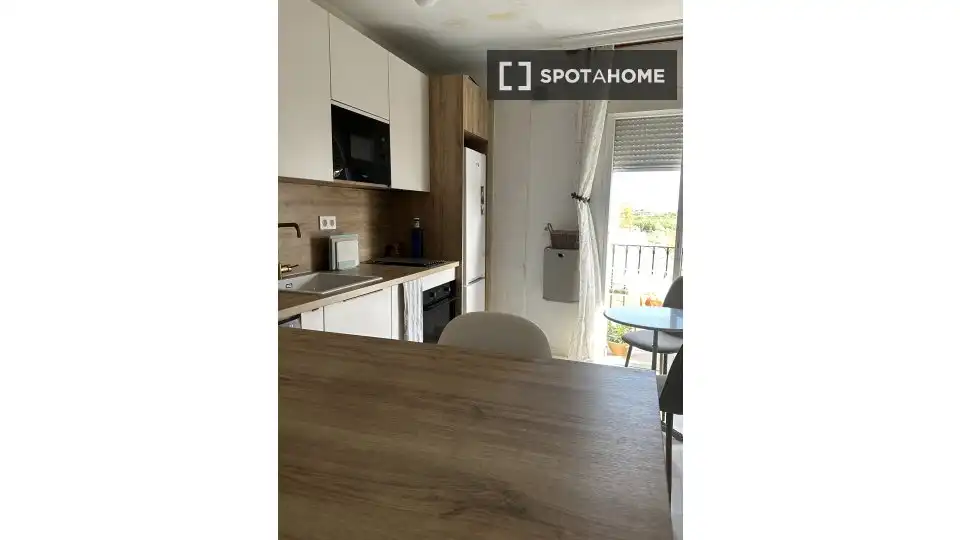 Cuina de Apartament per a compartir en Salobreña amb Aire condicionat, Terrassa i Moblat