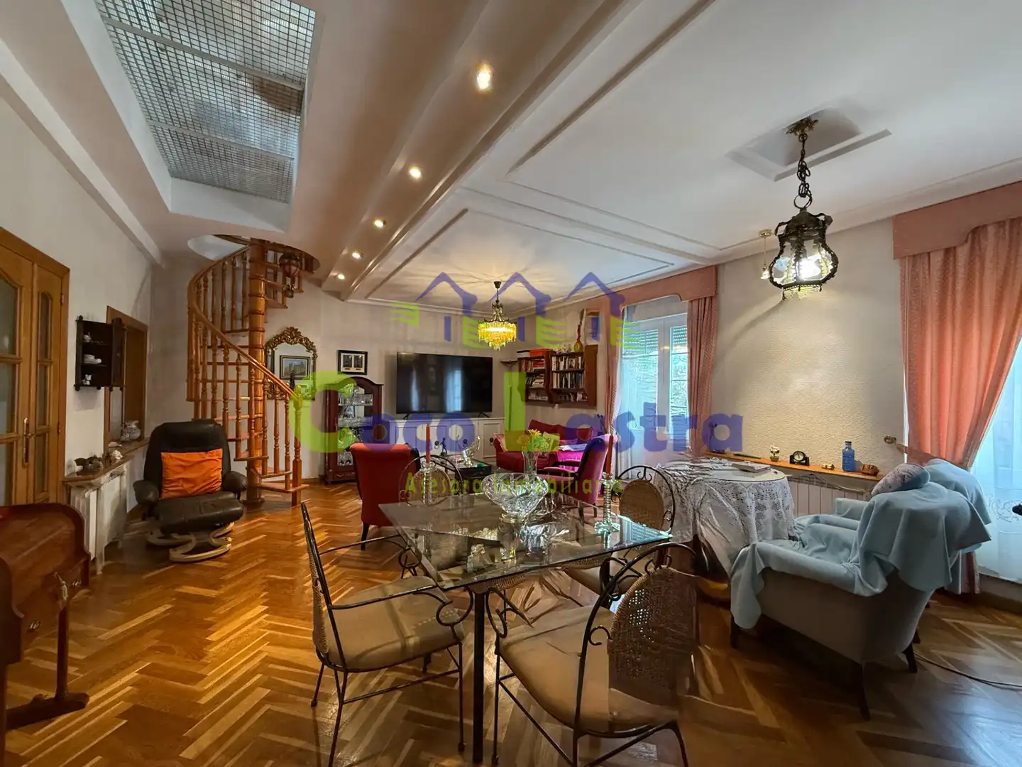 Sala de estar de Casa adosada en venta en Nava de Francia con Calefacción, Jardín privado y Terraza