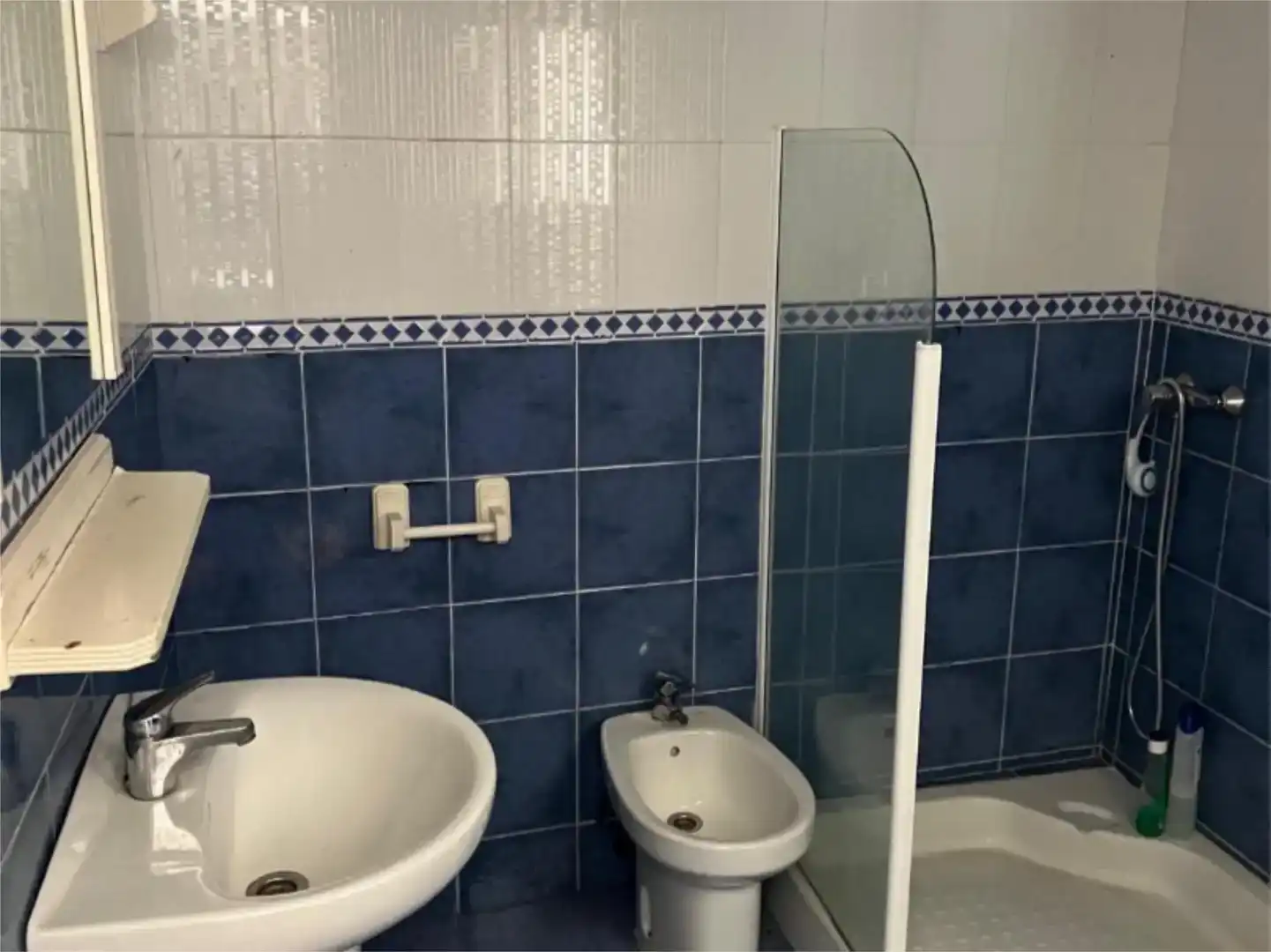 Bany de Casa adosada en venda en Moriles, Córdoba