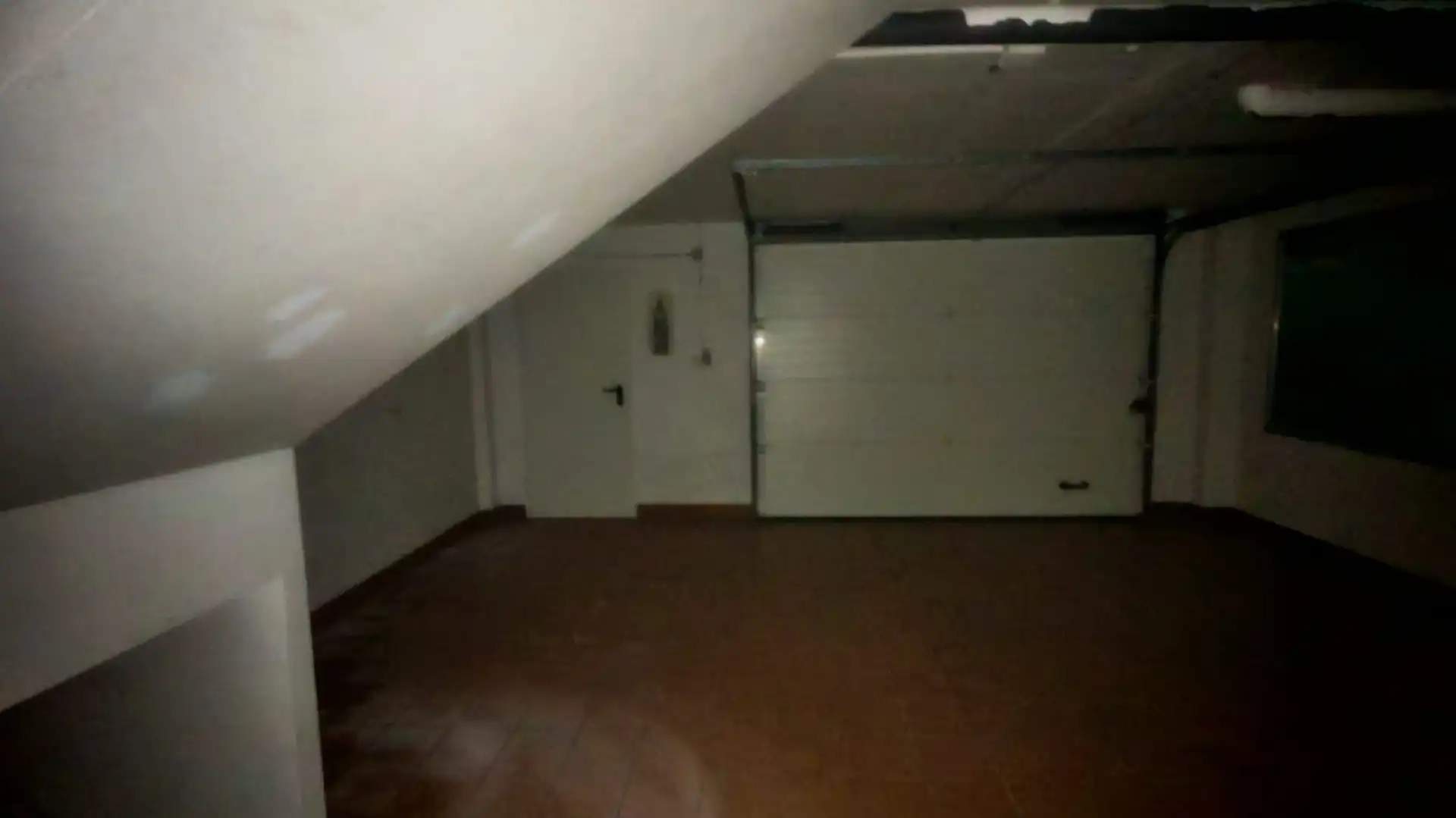 Einfamilien-Reihenhaus zum Verkauf in Valencia mit Terrasse, Abstellraum und Ofen