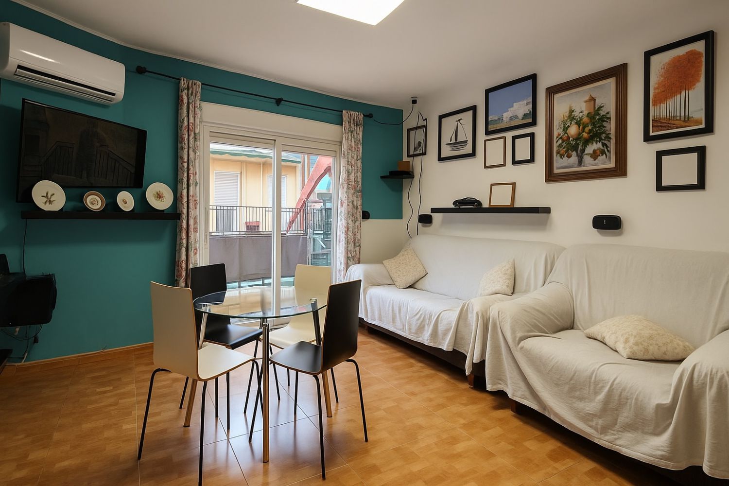 Living room of Flat for sale in  Granada Capital  with Balcony