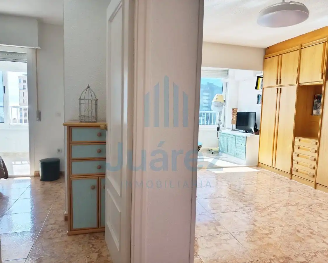 Wohnung zur Miete in Alicante / Alacant mit Klimaanlage, Terrasse und Möbliert