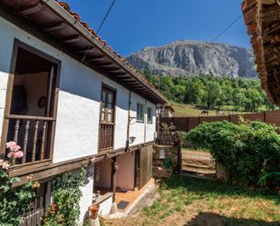 Vista exterior de Casa adosada en venda en Teverga amb Calefacció i Jardí privat