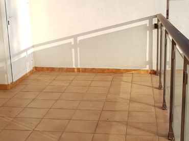 Adossat amb balcó en venda a Calle Colón