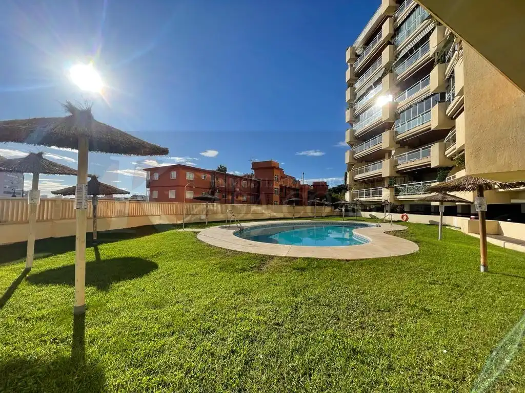 Piscina de Piso en venta en Fuengirola con Aire acondicionado, Jardín privado y Terraza